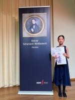 Linda Yuan (Foto: privat) Linda Yuan mit Urkunde